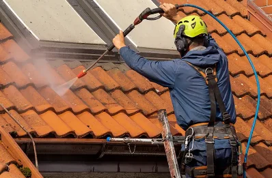 Démoussage et hydrofuge de toiture à Étrun